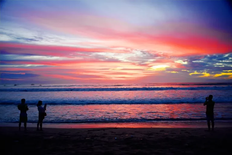 Pantai Melasti Surga Tersembunyi di Ujung Selatan Bali