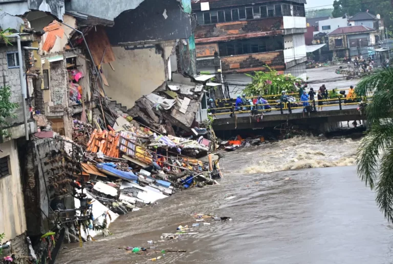 Banjir Bali Lima Bangunan Ambruk di Denpasar, Tiga Orang Hanyut ke Tukad Badung
