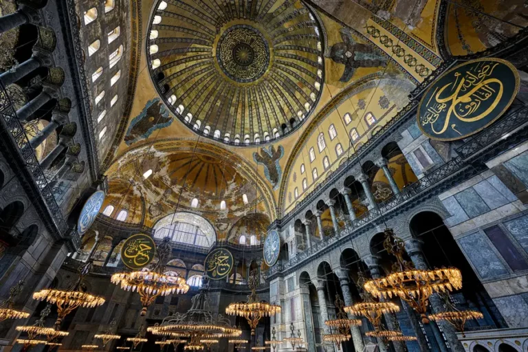 Hagia Sophia Kisah Bangunan Bunglon di Jantung Istanbul