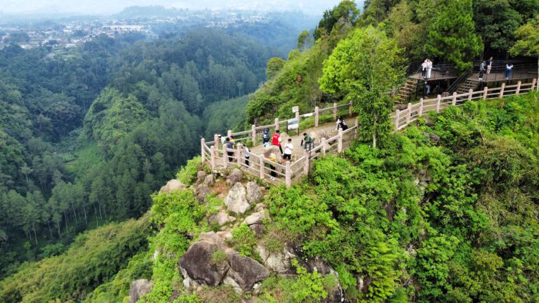 Pendahuluan Kenapa Harus Nyari Hidden Gem di Jawa Barat?