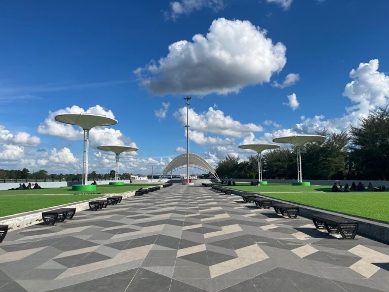 Mengenal Kalimantan Bukan Cuma Hutan & Orangutan