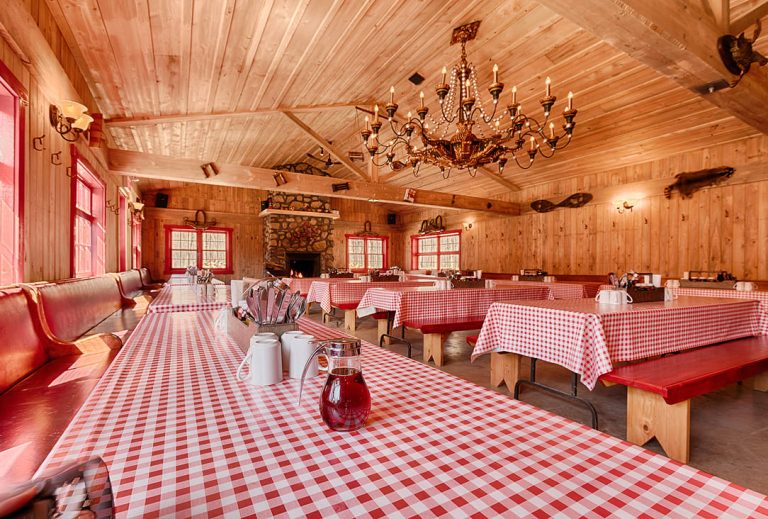 Quebec Maple Syrup Farm Guide Experiencing Canada’s Sweetest Tradition in the Heart of Maple Country